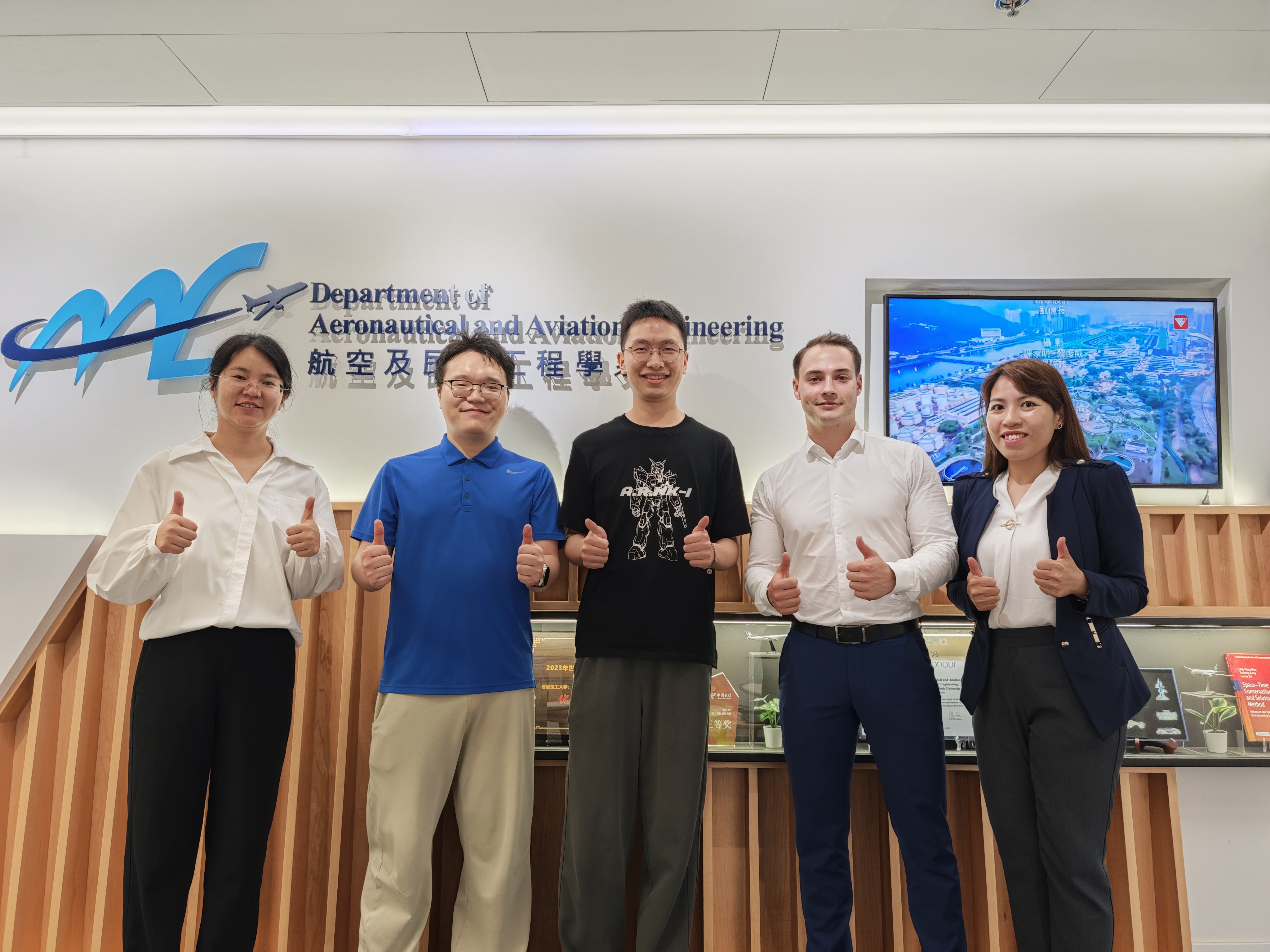 Group photo of TAS-Lab members with Messe Frankfurt representatives.